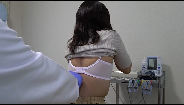 Mr.内科医の秘蔵コレクション（その8）成長中のおっぱい短大生-003