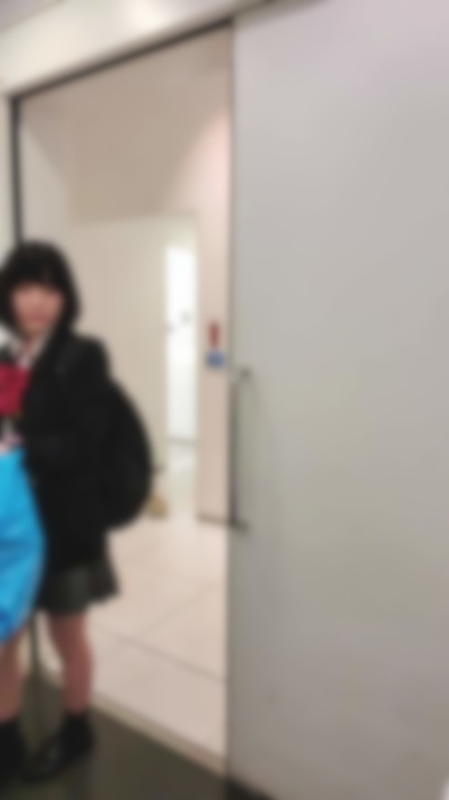 【朝のエレベーター盗撮16日分と着替え盗撮】ねんいち32　お父さんとお出かけDAYなんて良い娘さんですね-009