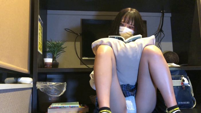 JK盗撮日記②　青チェックミニスカ制服JKの寝転び-003
