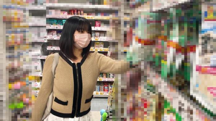 爆乳絶景アングル♡ワンピースの中は純白Tバックと巨乳輪のハーモニー♡【素人/逆さ撮り/ローアングル】-002