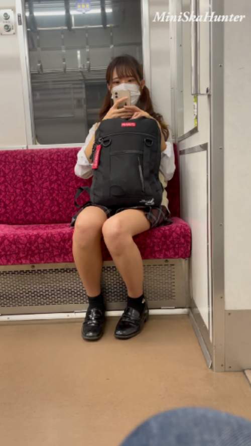 JK盗撮日記24 赤チェックミニスカ美脚JKを電車内で盗撮-001