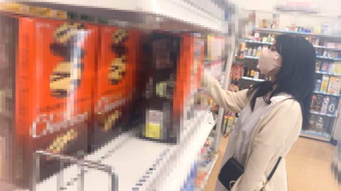 超爆乳♡陰唇飛び出しハプ！玉パンティからはみ出る陰唇で紐パンツ挟み込み！【素人/美巨乳】-001