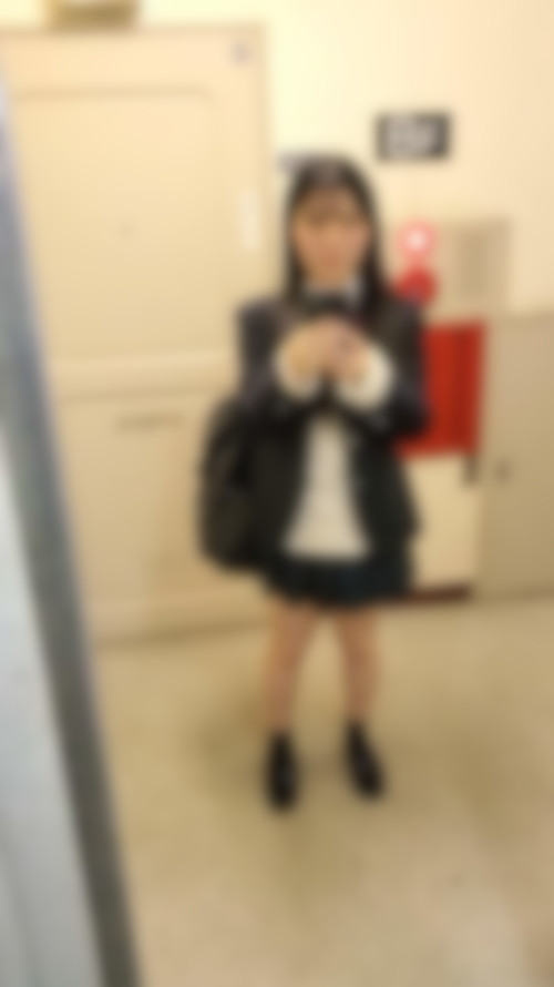 家宝レベルの超可愛い子の着替え盗撮でおっぱいまで丸見え!9日分の盗撮パンチラ ねんいち38-001