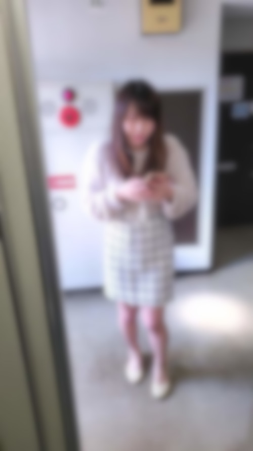 気になるショップ店員さんのお家を特定して毎朝出勤盗撮パンチラ！まさかのノーブラデーで巨乳を堪能しちゃいました！ねんいち39-003