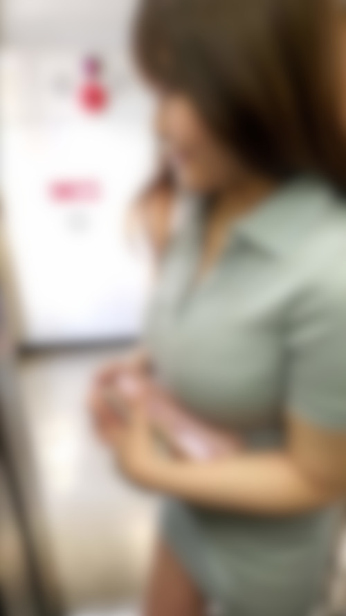 気になるショップ店員さんのお家を特定して毎朝出勤盗撮パンチラ！まさかのノーブラデーで巨乳を堪能しちゃいました！ねんいち39-006