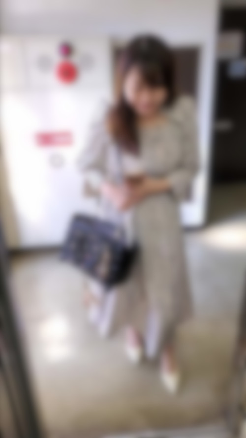 気になるショップ店員さんのお家を特定して毎朝出勤盗撮パンチラ！まさかのノーブラデーで巨乳を堪能しちゃいました！ねんいち39-009