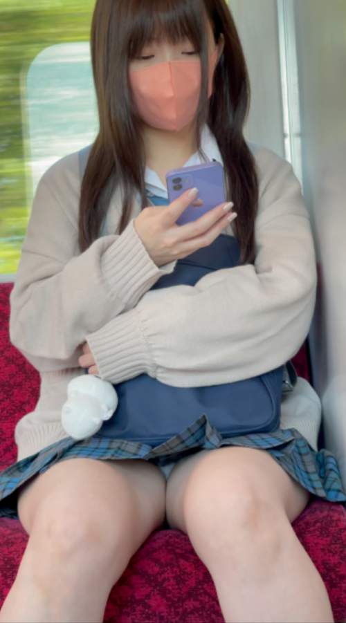 JK盗撮日記32 青チェック小悪魔挑発ロリロリJKを電車内で盗撮【※カメラ目線撮影バレ・4K高画質】-002