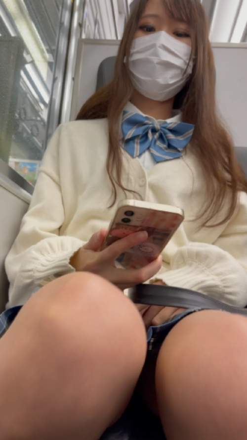 JK盗撮日記43 青チェック小悪魔ルーズソックス美脚ギャルJKを電車BOX席で盗撮【※電車内対面撮影バレ・接写有り】-001