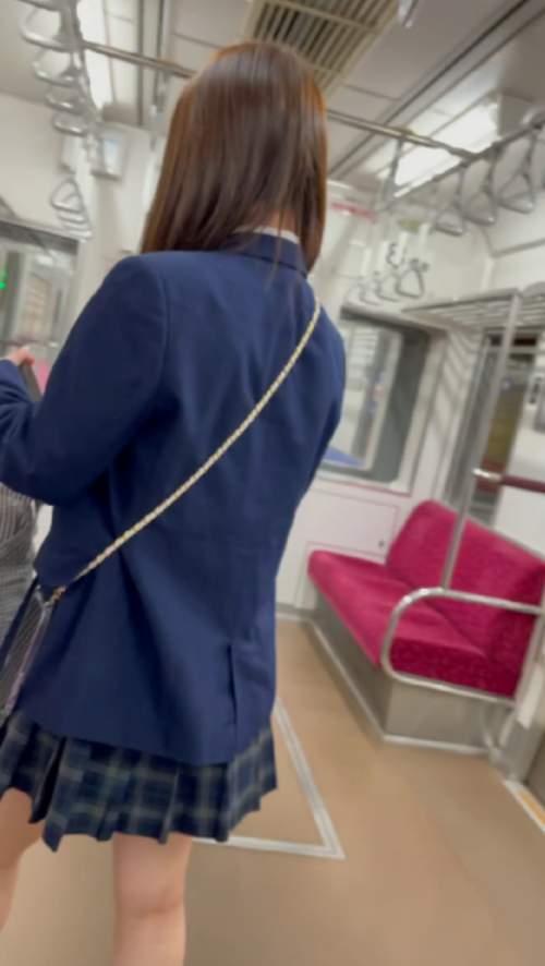 JK盗撮日記45　茨城県○○高校激カワロリJKを電車ボックス席で盗撮【※対面撮影バレ・接写有り】-010