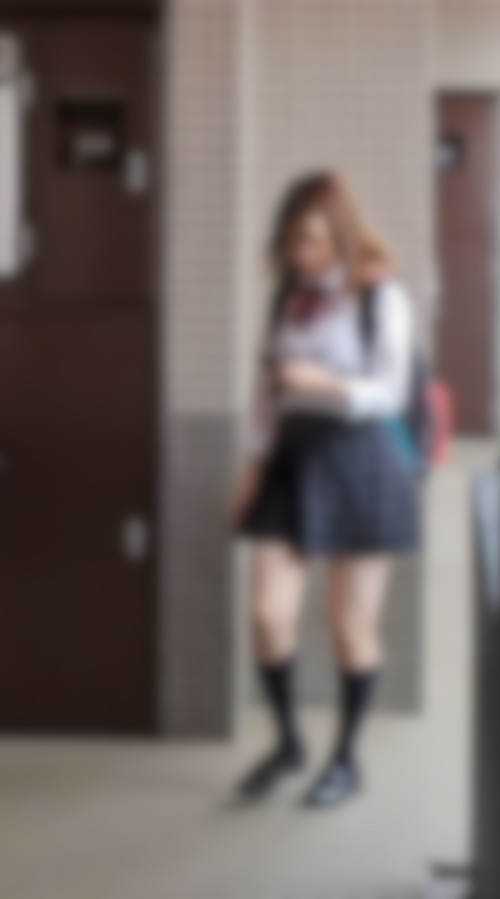 笑顔で挨拶してくれる子のあみあみパンツ-001