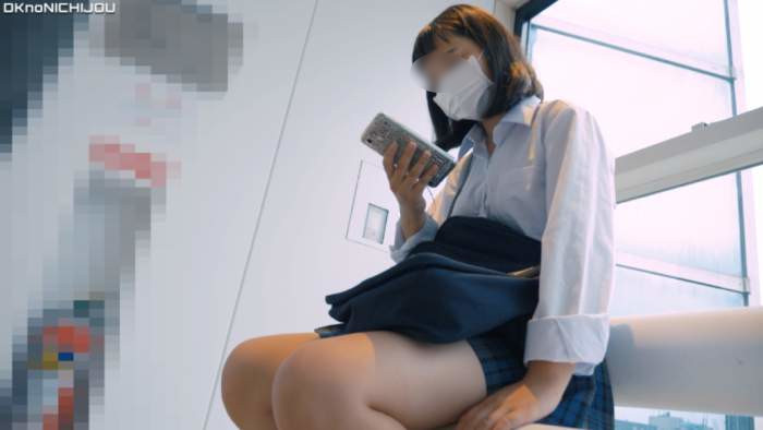 [4K]えちえちJK盗撮No.25#青チェ　低身長でむちむちな下半身のオン眉JKちゃんがお尻丸出しに！-001